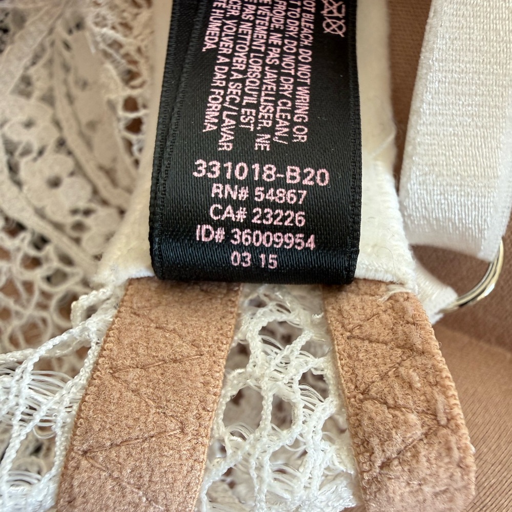 Victoria's Secret Bombshell Plunge Push-Up Bra in Beige Coconut Crochet Lace - Picture 9 of 9